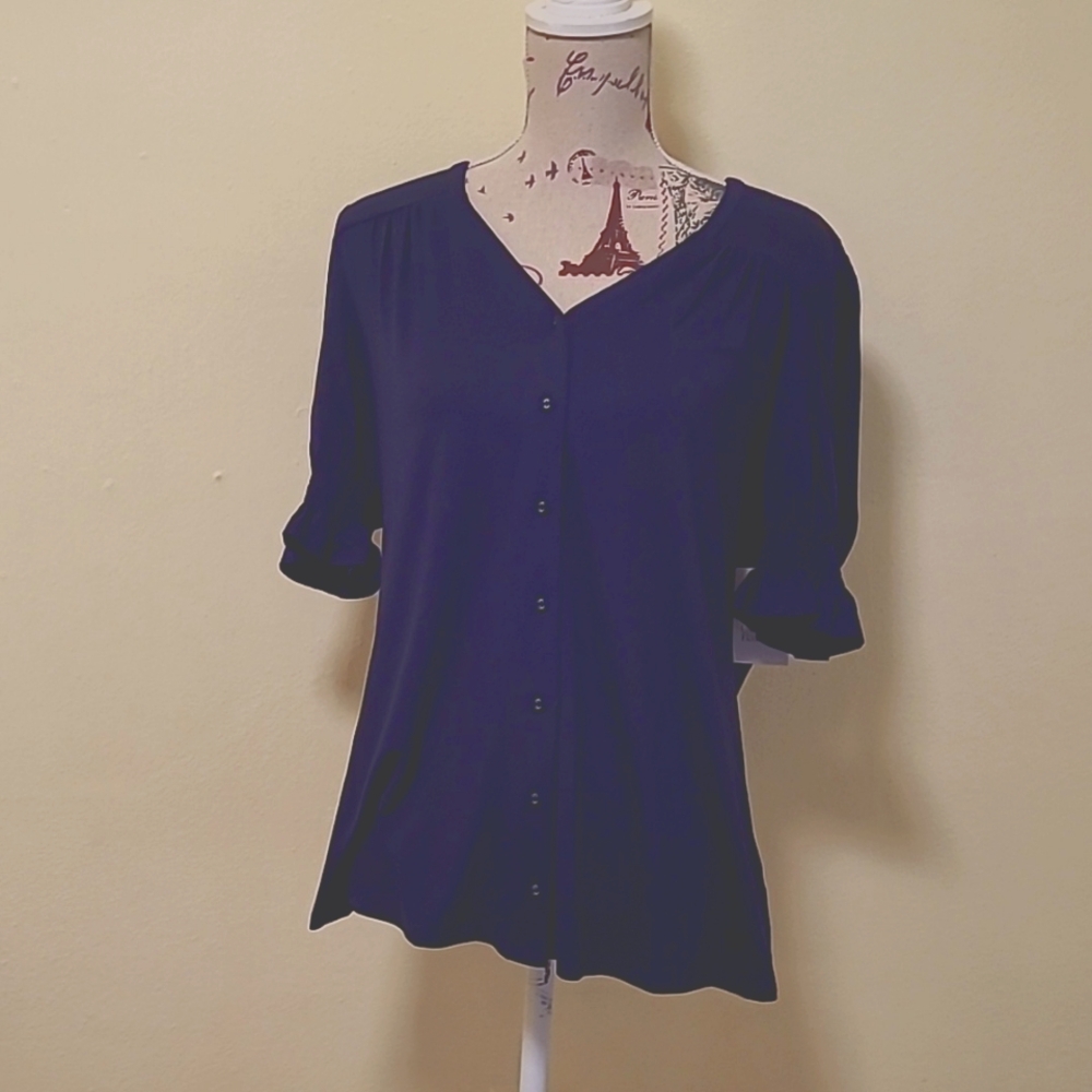 Unique tagless tee